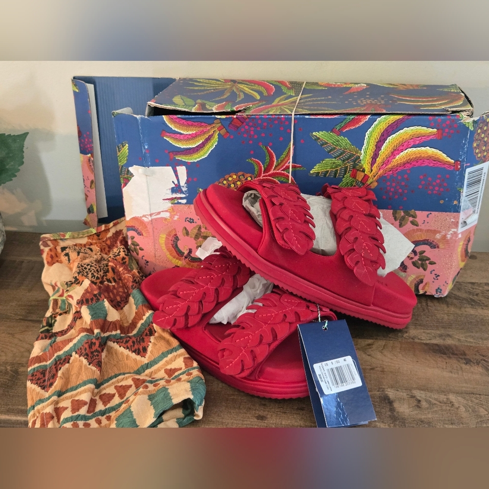 Farm Rio Red Mini Monstera Anatomic Slide Sandal, size 9 Worn Once